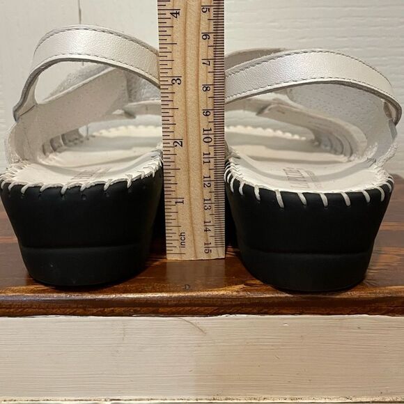 NWOB La Plume Women’s Anya Sandal Velcro Strap White Silver Gold Sz IT 38 US 7.5 - Picture 15 of 15